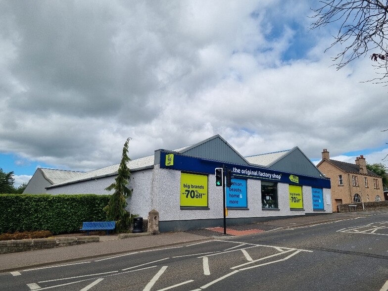 167-169 Castle St, Forfar to rent - Building Photo - Image 2 of 3