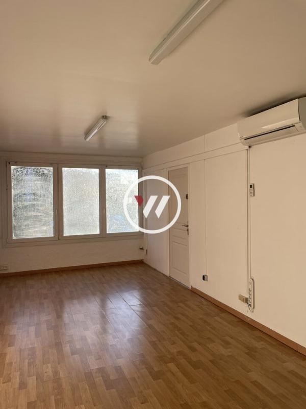 Office in Marseille to rent Interior Photo- Image 1 of 3