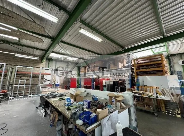 Industrial in Saint-Thibault-des-Vignes to rent Interior Photo- Image 1 of 6