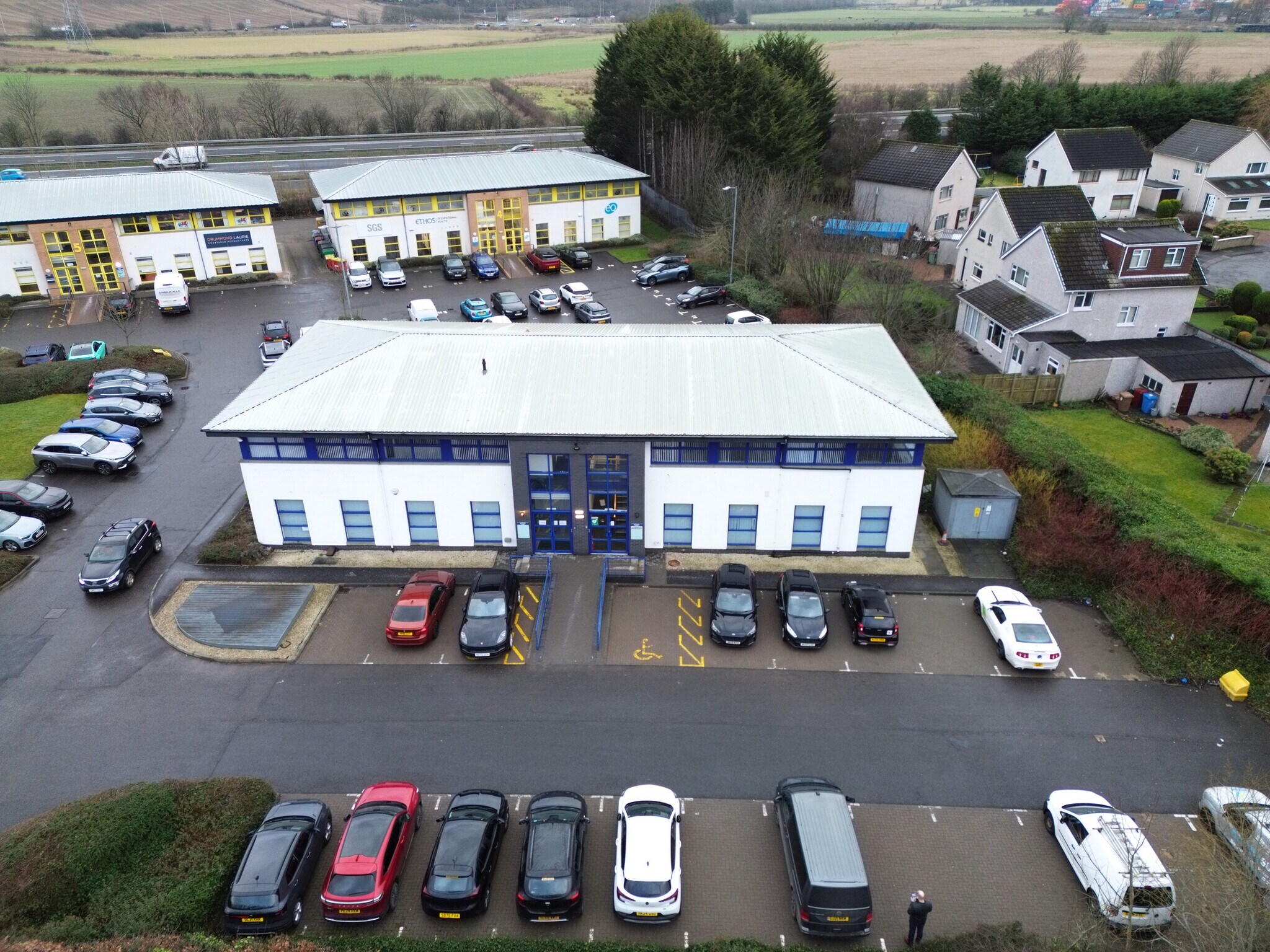 2 Beancross Rd, Grangemouth to rent Building Photo- Image 1 of 5