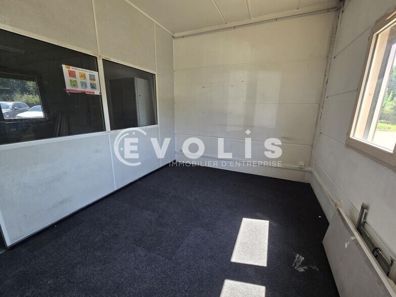 Light Industrial in Massy to rent - Interior Photo - Image 3 of 9