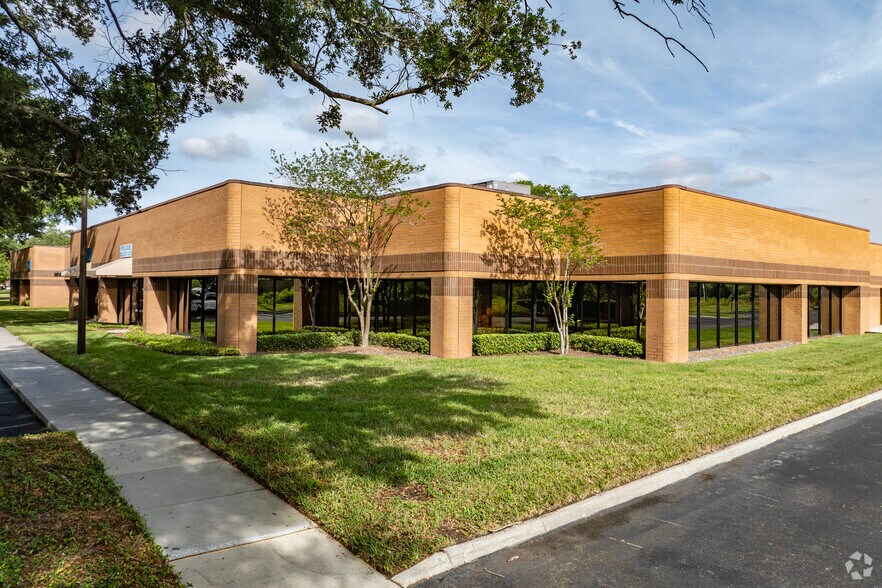 10500 University Center Dr, Tampa, FL for rent - Building Photo - Image 3 of 24