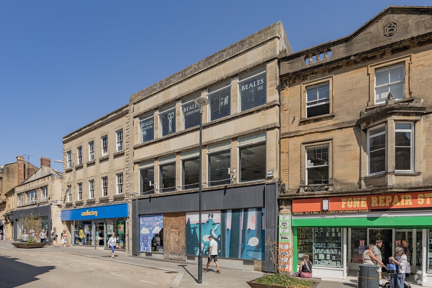 6 High St, Yeovil to rent - Primary Photo - Image 1 of 2