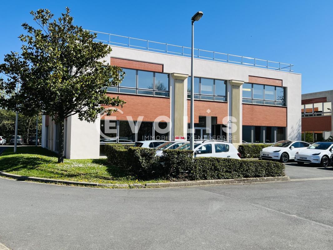 Office in Émerainville to rent Building Photo- Image 1 of 18