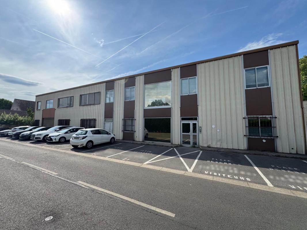 Light Industrial in Éragny for sale Building Photo- Image 1 of 11