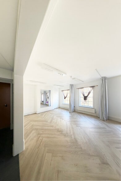 10-12A St Anns Sq, Manchester for sale - Building Photo - Image 3 of 8