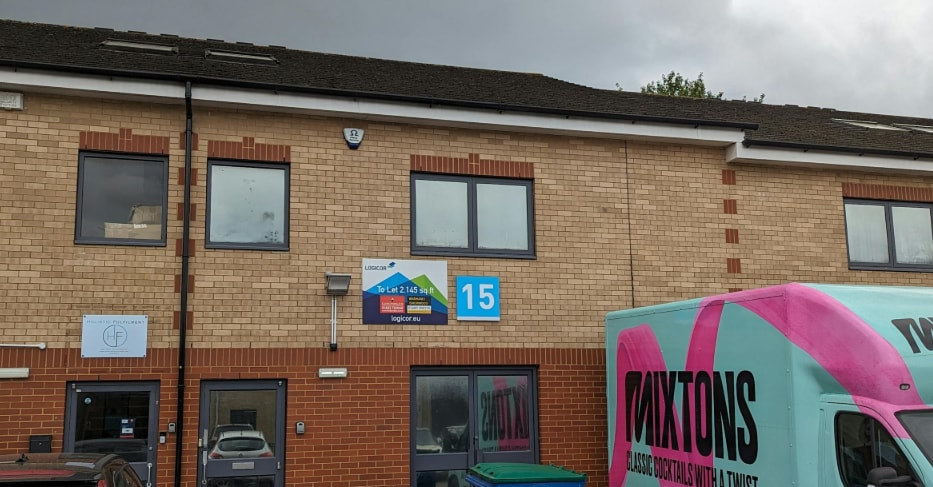 Boundary Rd, Woking to rent Building Photo- Image 1 of 1