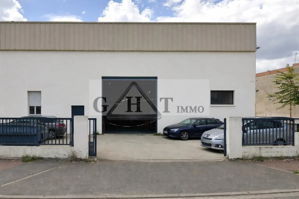 Vente Entrepôt 700 m² - Photo 1