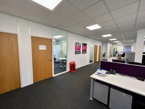 2A Herongate, Hungerford to rent Interior Photo- Image 2 of 6