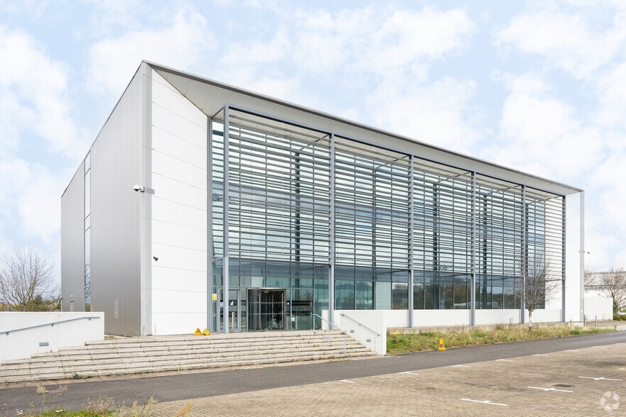 Walter Burke Way, Chatham to rent - Building Photo - Image 2 of 6