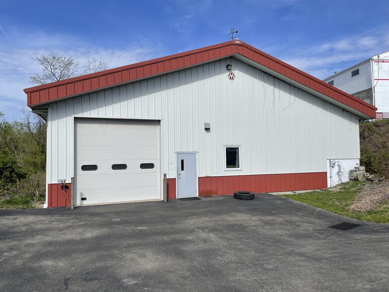 11380 Lincoln Hwy E, North Huntingdon, PA for sale - Building Photo - Image 2 of 4