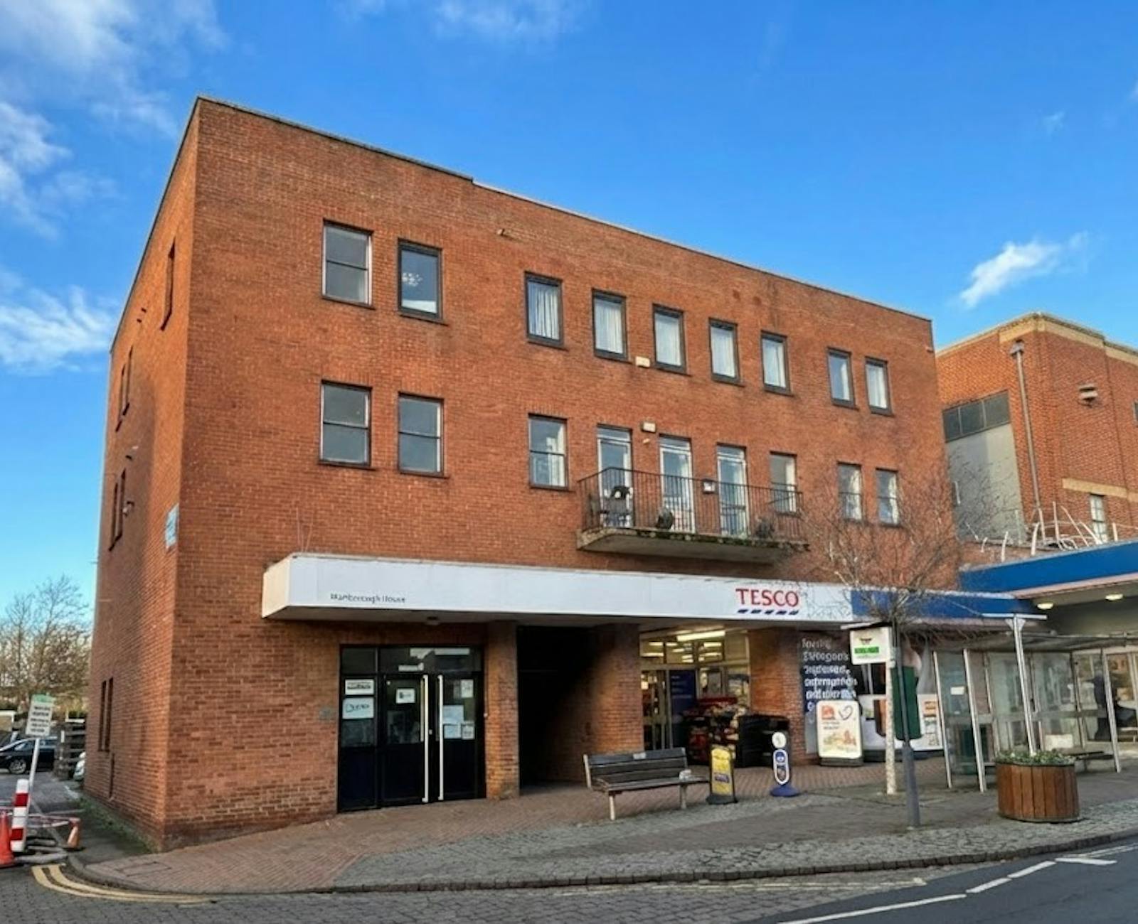 High St, Kidlington to rent Building Photo- Image 1 of 2