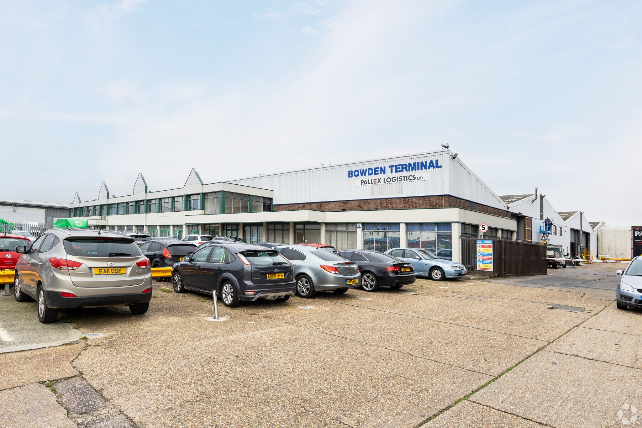 Luckyn Ln, Basildon for sale Primary Photo- Image 1 of 1