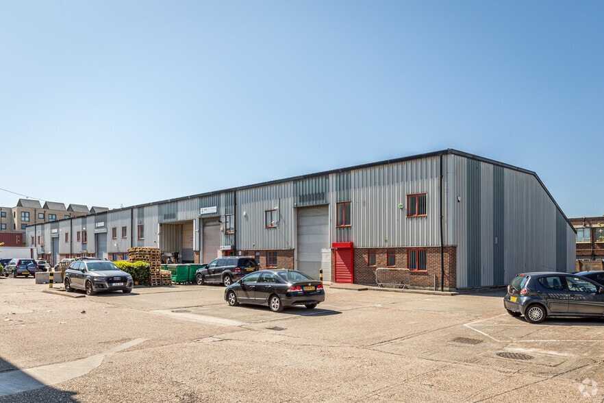 24 Thames Rd, Barking, IG11 0HZ UK