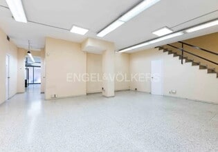 Retail in L'Hospitalet de Llobregat, Barcelona to rent Interior Photo- Image 2 of 5
