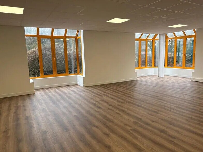 Office in Croissy-Beaubourg to rent - Interior Photo - Image 3 of 9