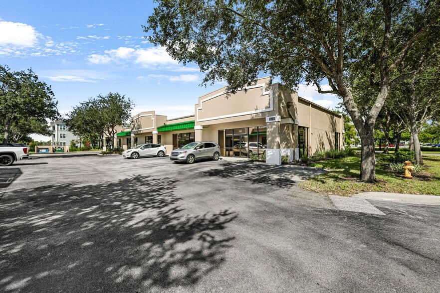 8991 Daniels Center Dr, Fort Myers, FL for sale - Building Photo - Image 1 of 16