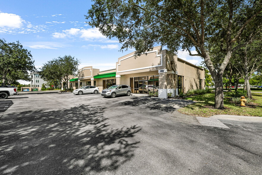 8991 Daniels Center Dr, Fort Myers FL - Commercial Property