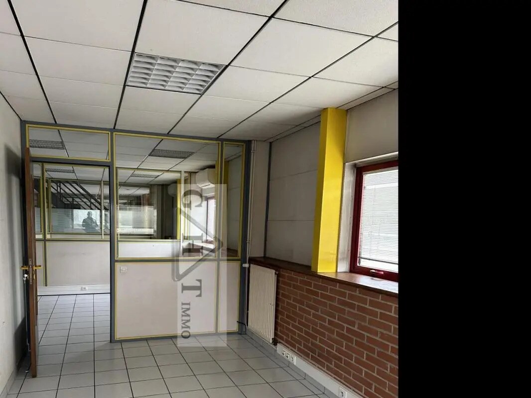 Office in Mitry-Mory to rent Interior Photo- Image 1 of 8