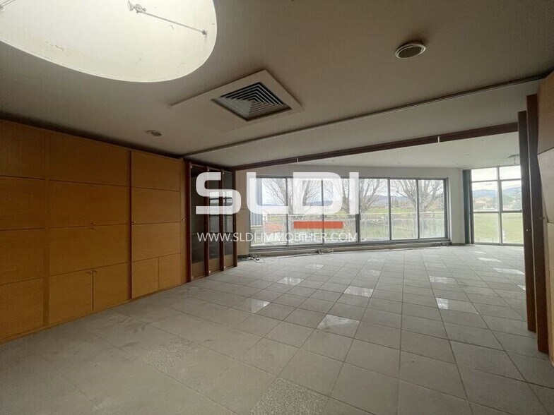 113 Chemin Du Milon, Brindas to rent - Interior Photo - Image 2 of 7