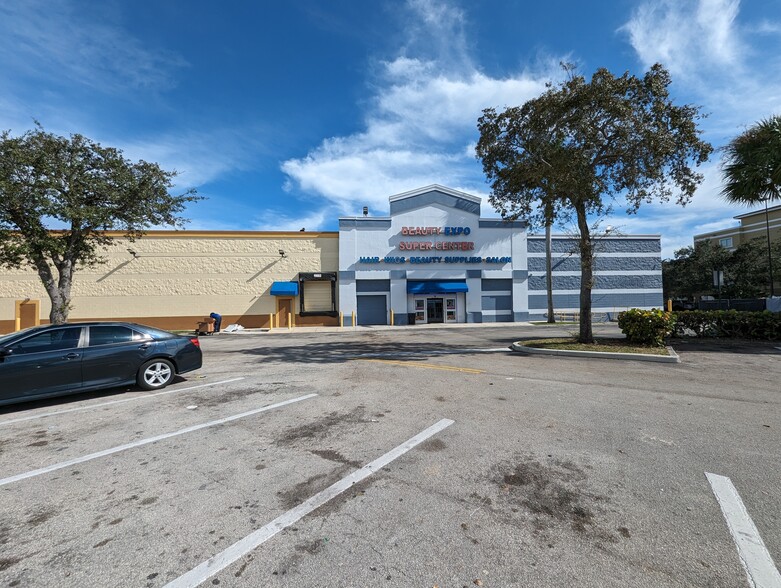 20711 S Dixie Hwy, Miami, FL for rent - Building Photo - Image 2 of 12