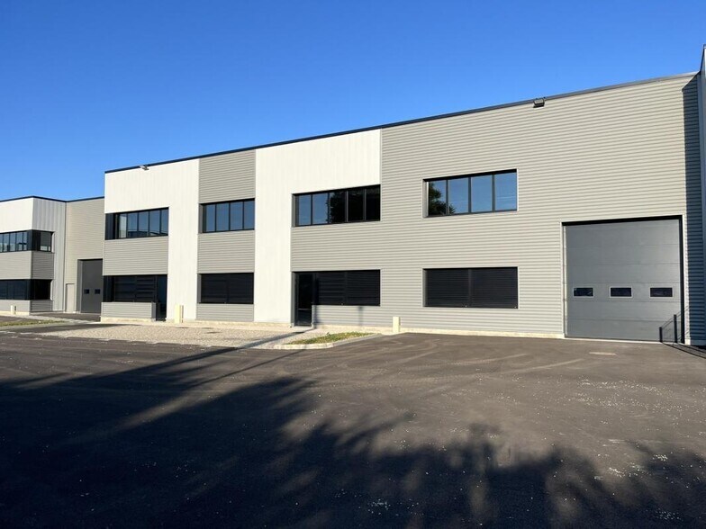 19 Chemin De La Lône, OULLINS-PIERRE-BÉNITE for sale - Building Photo - Image 1 of 15