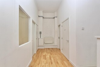 Carysfort Rd, London to rent Interior Photo- Image 2 of 7