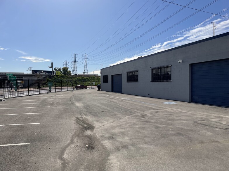 17115 Lakewood Blvd, Bellflower, CA for rent - Building Photo - Image 1 of 7