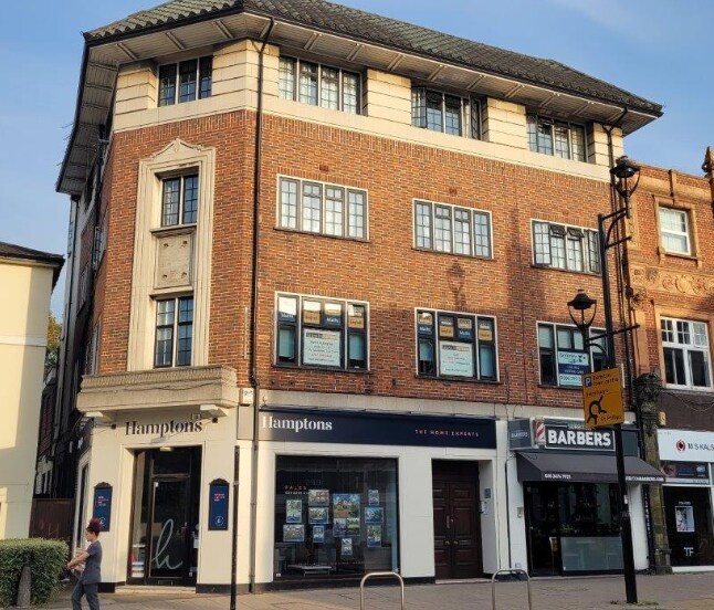 26 Claremont Rd, Surbiton to rent - Building Photo - Image 1 of 4