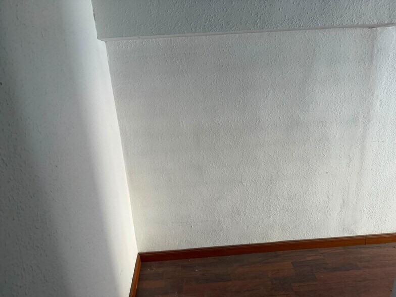 Retail in Granada, Granada to rent - Interior Photo - Image 3 of 9