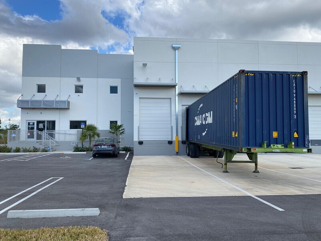 12301 NW 116th Ave, Medley, FL to rent Construction Photo- Image 1 of 5