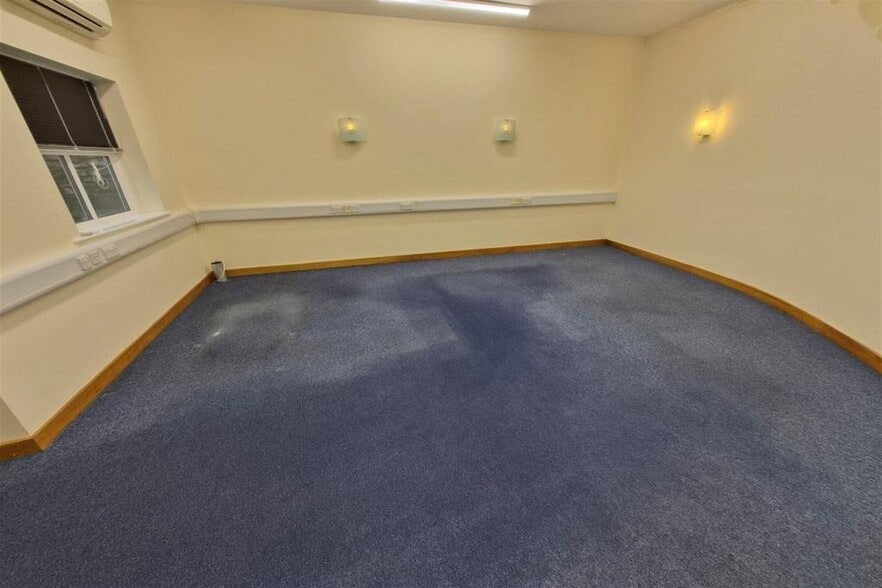 Great George St, Godalming to rent - Building Photo - Image 2 of 7