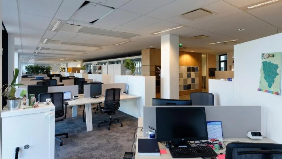 9 Rue Henri Barbusse, Gennevilliers to rent - Building Photo - Image 3 of 4