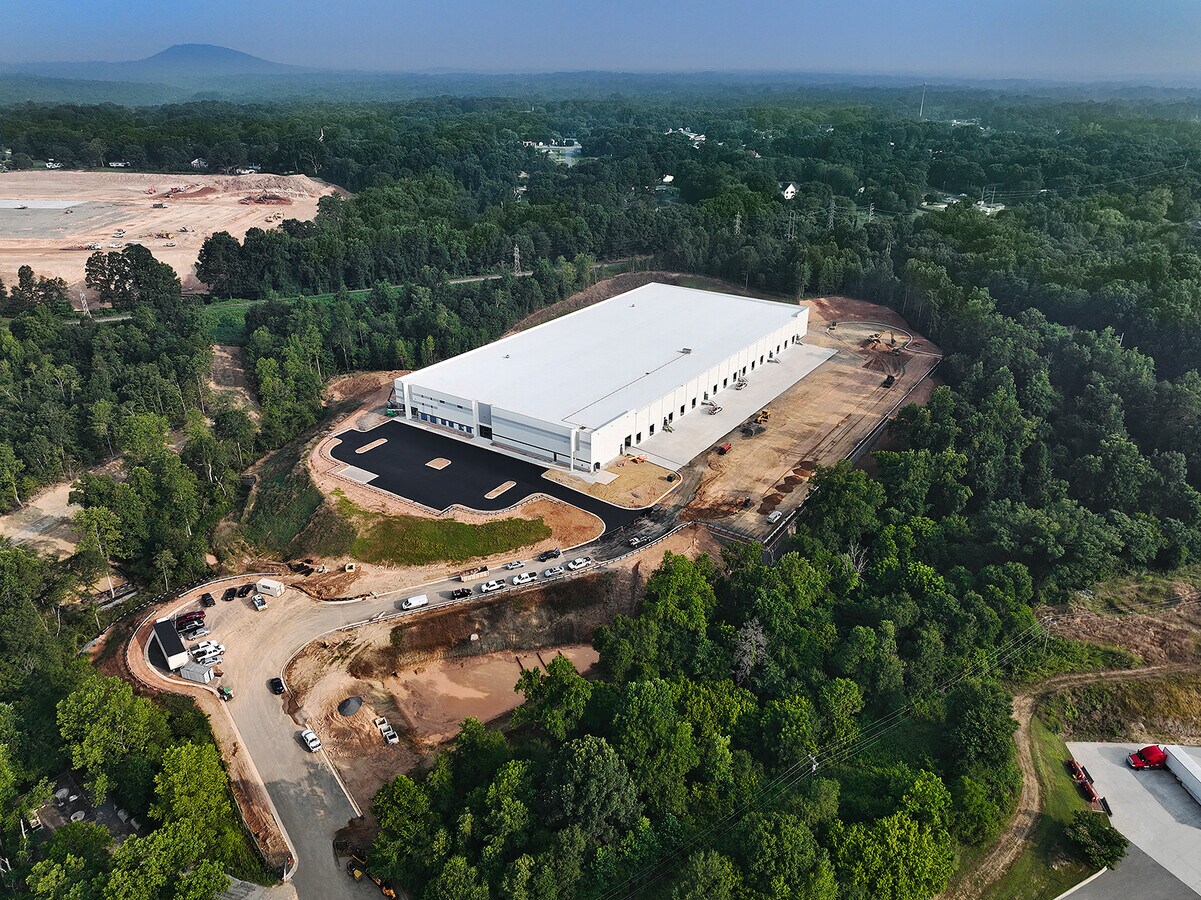 2022 The Oaks Parkway, Belmont 28012 The Oaks Commerce Center