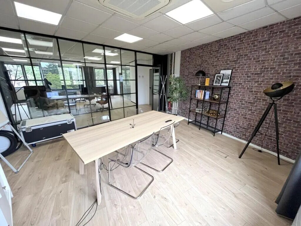 Location Bureaux 50 m² - Photo 1