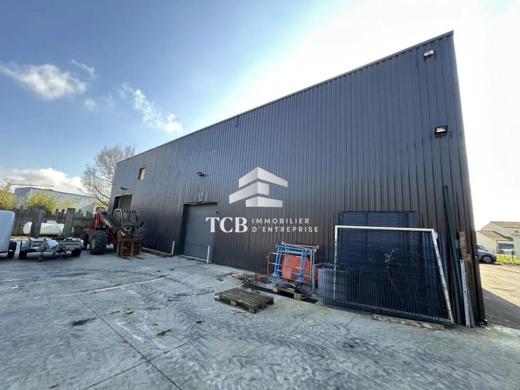 Location Local d'activités 331 m² - Photo 1