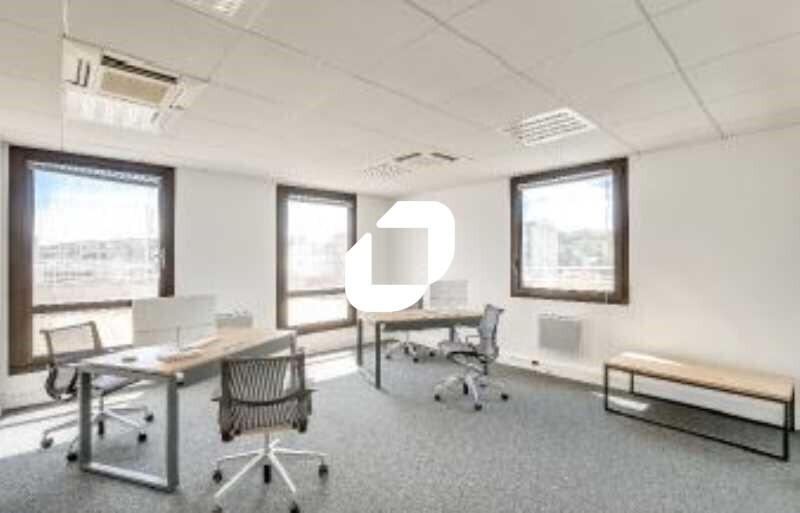 30 Rue Pasteur, Suresnes to rent - Building Photo - Image 3 of 9