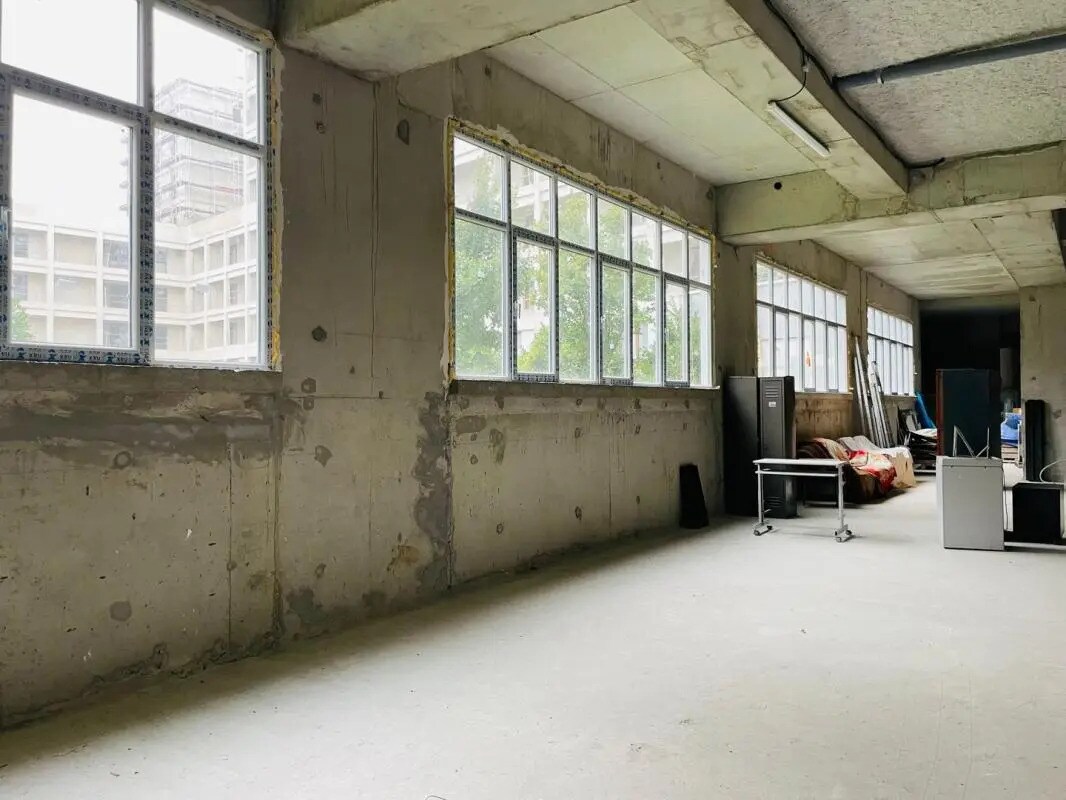 Industrial in Ivry-sur-Seine to rent Interior Photo- Image 1 of 5
