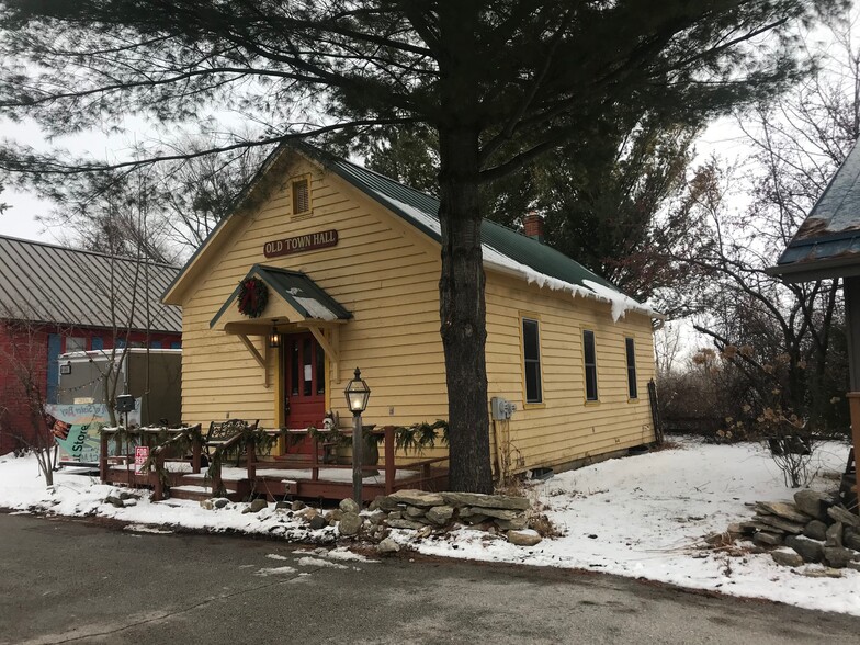 1749 Riverside Dr, Suamico, WI for sale - Primary Photo - Image 1 of 1