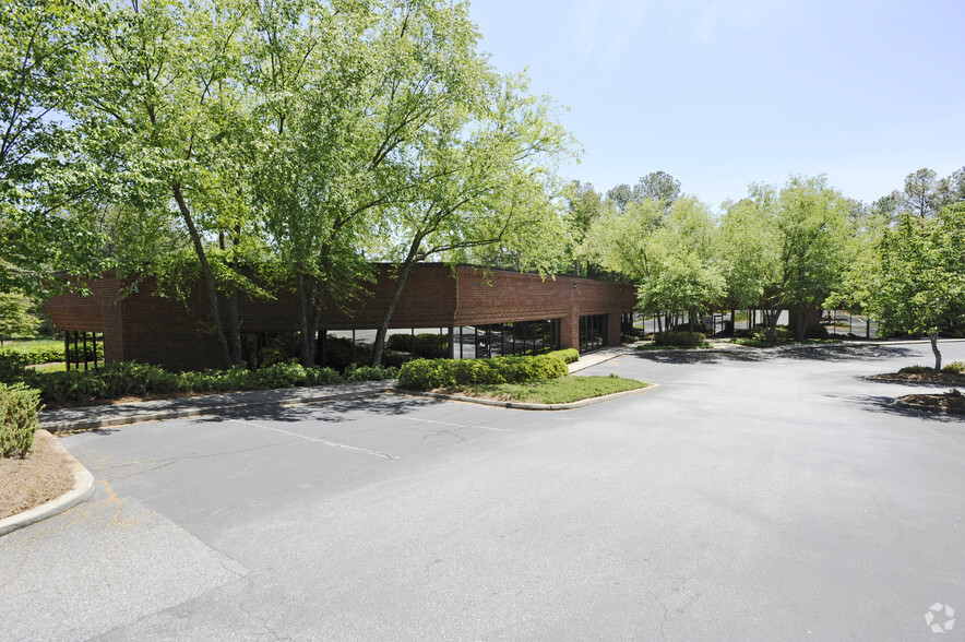 6160 Peachtree Dunwoody Rd NE, Atlanta, GA for rent - Primary Photo - Image 1 of 8