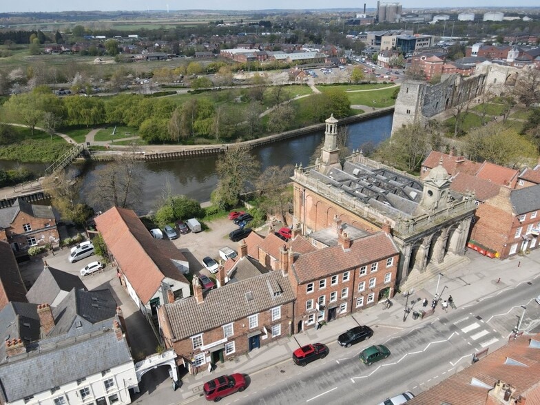 28-32B Castle Gate, Newark, NG24 1BG portfolio of 2 properties for sale on LoopNet.co.uk - Aerial - Image 3 of 6