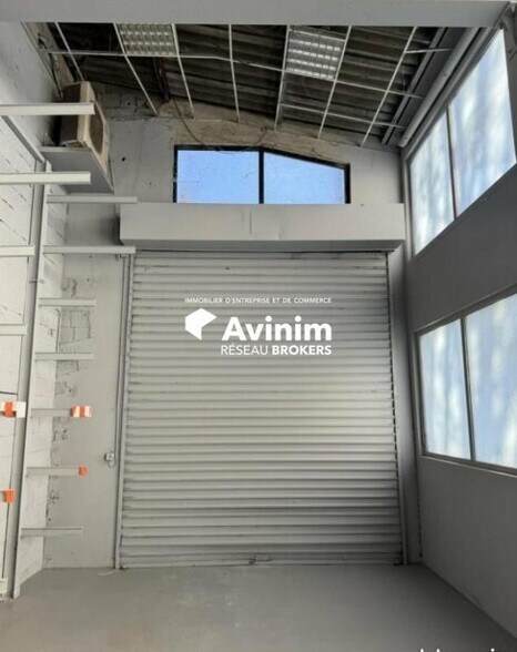 Industrial in Juilly for sale - Interior Photo - Image 2 of 7