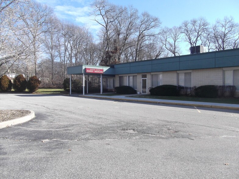271 Route 25A, Wading River, NY to rent - Building Photo - Image 2 of 25