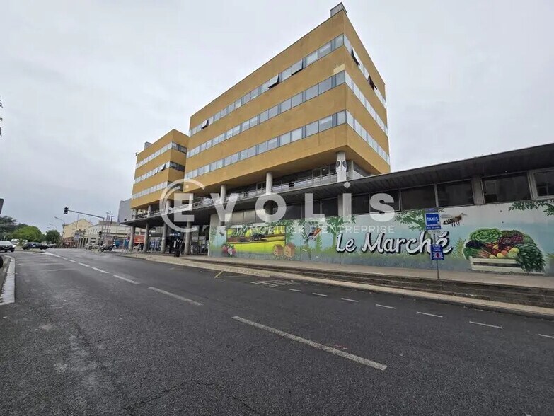 Office in Chilly-Mazarin to rent - Building Photo - Image 1 of 11