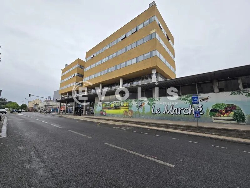 Office in Chilly-Mazarin to rent Building Photo- Image 1 of 12
