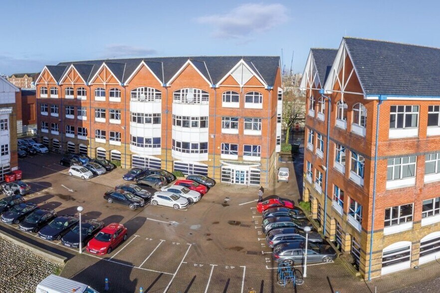 3 Waterside Pl, Southampton for sale - Building Photo - Image 1 of 1