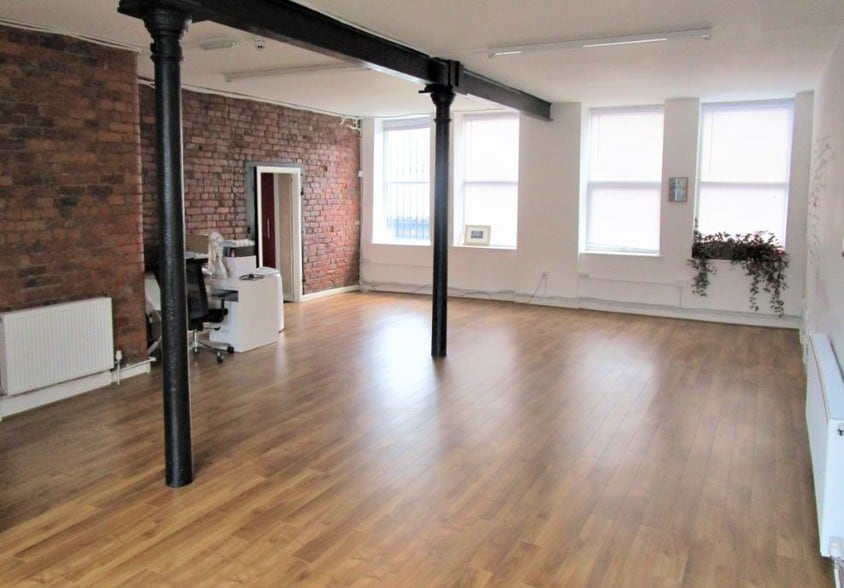 12-14 Robert St, Manchester to rent - Interior Photo - Image 2 of 4