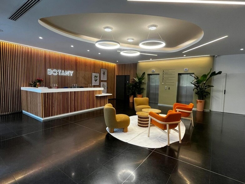 Office in Suresnes to rent - Lobby - Image 3 of 3