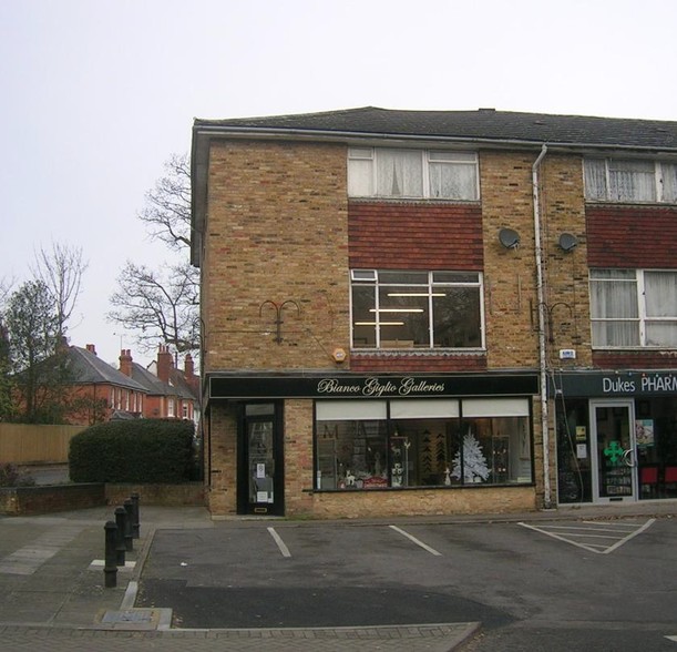 190-196 Dukes Ride, Crowthorne for rent - Building Photo - Image 2 of 8