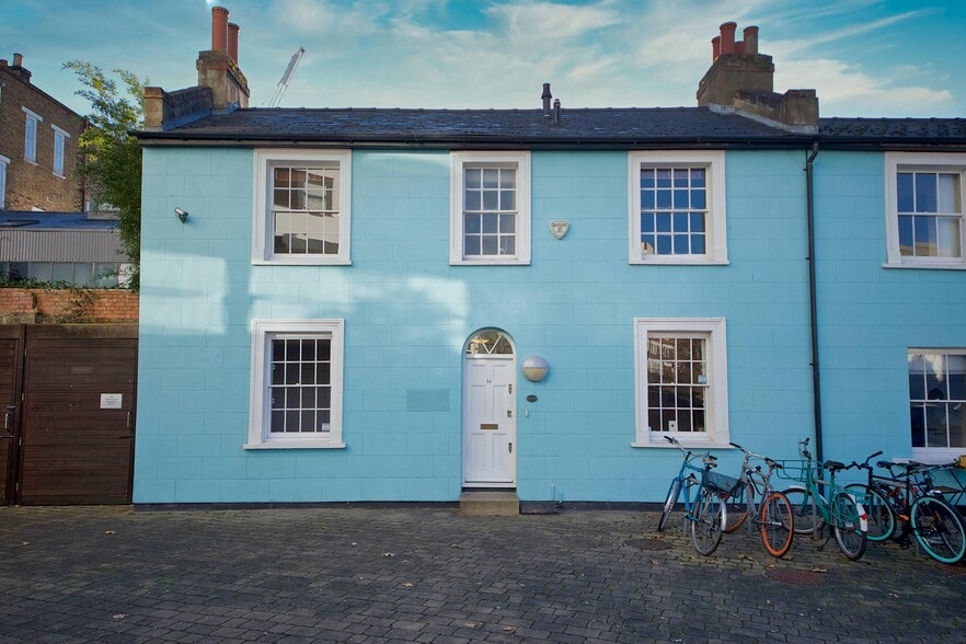 14 Lawfords Wharf Lyme St, London for sale - Primary Photo - Image 1 of 1